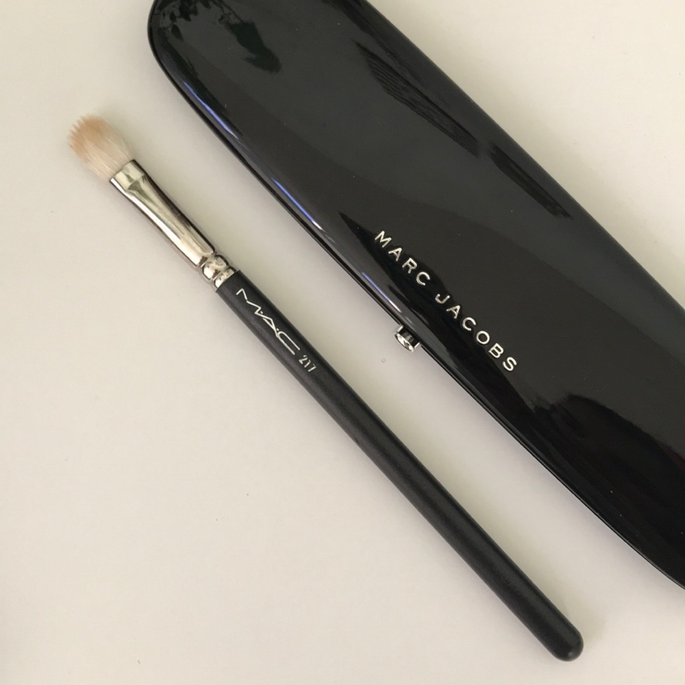 MAC 217 blending brush